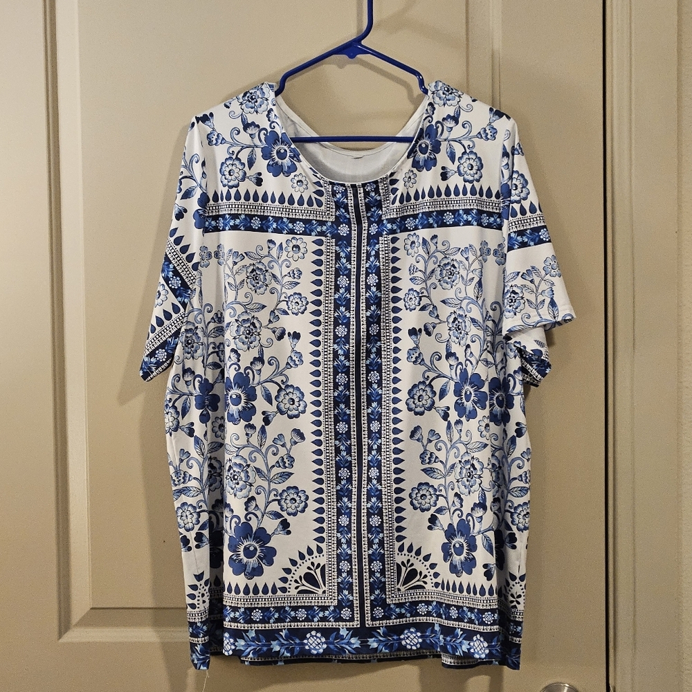4XL Blue and White Floral Top